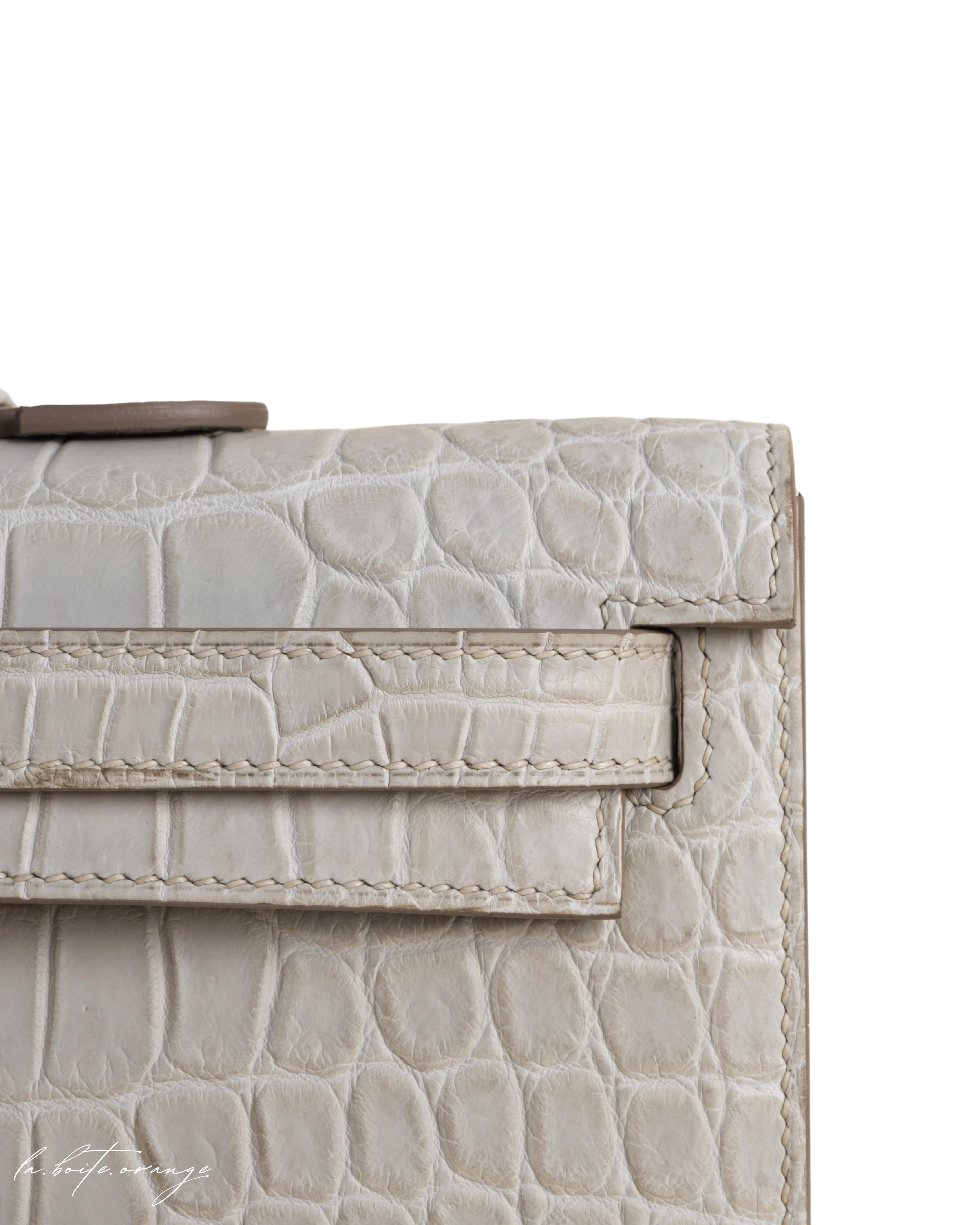 Kelly cut Matte Porosus Crocodile 8L Beton
